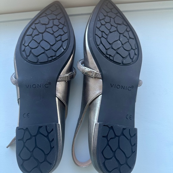Vionic Presidio dress flats in Platinum Leather - Picture 3 of 6